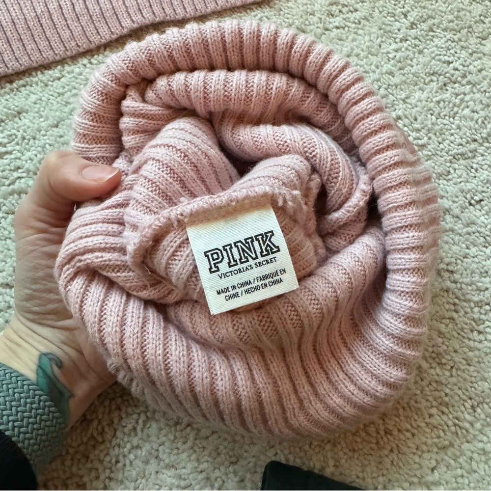 PINK Victoria's Secret Kids Ribbed Beanie and Scarf Set - Picture 6 of 8